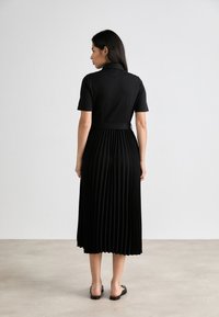 Tommy Hilfiger MIX PLEATED DRESS - Tričkové šaty - black