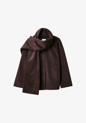 Chaqueta de mezcla de lana marrón con un amplio cuello de bufanda y diseño de frente abierto. Textura suave, corte relajado y sin cierre visible.