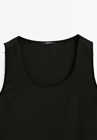 Haut noir sans manches avec encolure ronde, coupe droite et étiquette de marque visible « Massimo Dutti » à l'intérieur du col.