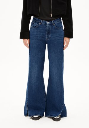 ARMEDANGELS LIBRAAEA - Flared Jeans - polaris