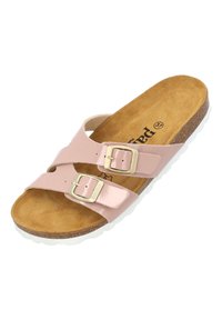 Sandal in pelle sintetica rosa con due cinturini regolabili, fibbie dorate e una suola interna marrone testurizzata su una suola in gomma bianca.