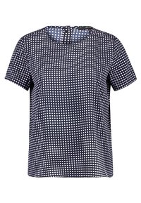 Tmavě modrá blůza s krátkým rukávem s kostkovaným vzorem v bílých čtvercích, kulatým výstřihem a jemnou texturou látky. Detail zavírání na klíčovou dírku na zadní straně.