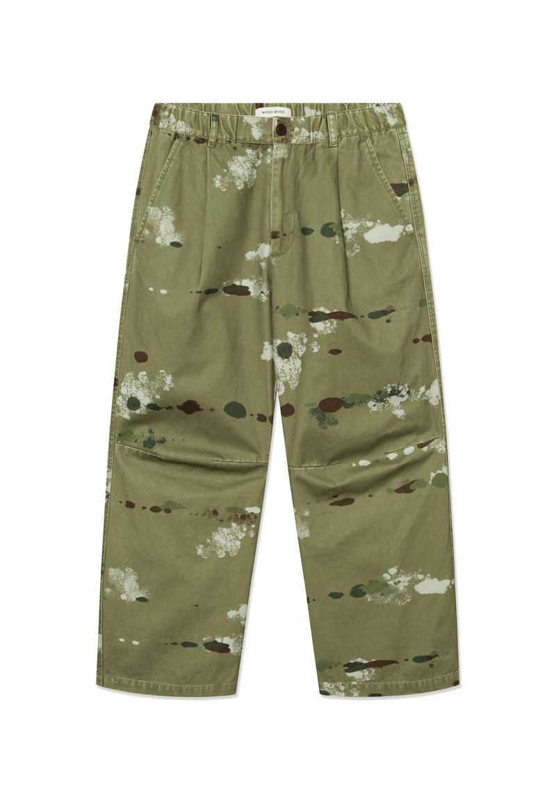 Grønne lærredsbukser med et malersprøjt mønster i hvid, brun og mørk grøn, med elastisk talje og sidelommer.