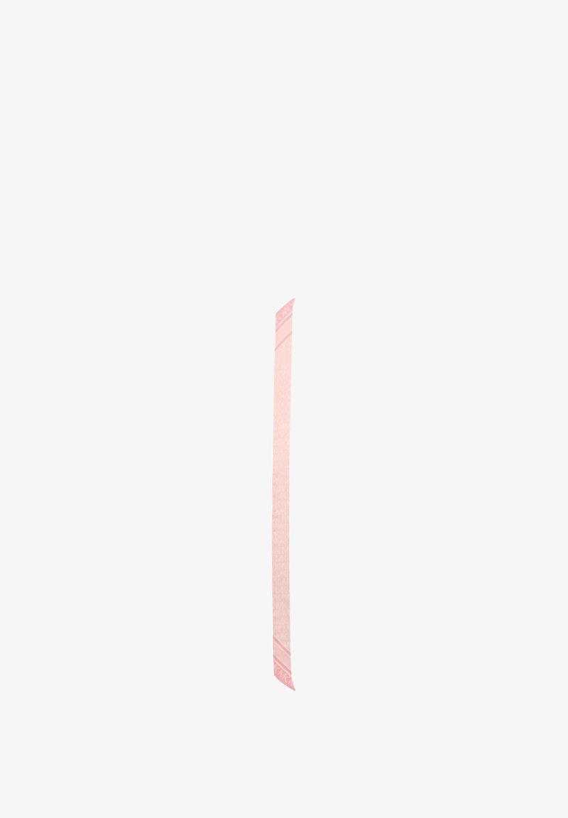 Écharpe fine rose avec de subtiles lignes diagonales et des rayures aux deux extrémités sur fond blanc.