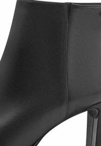 Tamaris Tronchetti - black leather