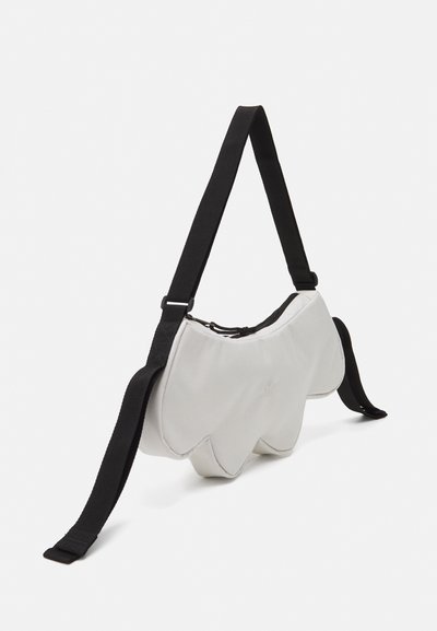 AVAVAV AVAVAV X EASTPAK MINI BAG - Axelremsväska - white