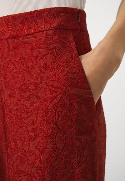 IVY OAK PRIYA - Auduma bikses - copper red