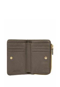 Portefeuille en cuir marron avec une finition texturée, comportant plusieurs emplacements pour cartes, un compartiment central et une fermeture éclair dorée.