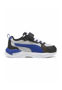 Schwarze, blaue und graue Sportschuhe mit Obermaterial aus Mesh, weißen Schnürsenkeln, Klettverschluss und gepolsteter weißer Sohle; mit prominentem Puma-Logo.