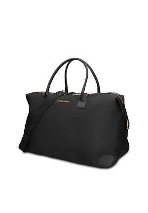 Grande borsa da viaggio nera con doppi manici, tracolla staccabile, cerniera dorata e piccolo logo dorato sul lato.