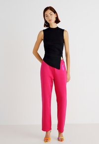 GAP LOGO PANT - Treningo apatinė dalis - bright beet