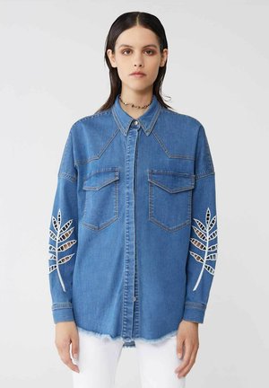 OVER EMBROIDERY STRETCH - Camicia - blu denim