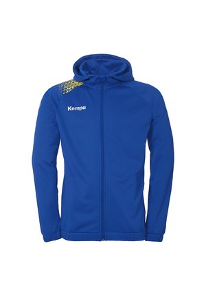 Blauwe zip-up hoodie van zacht materiaal, met een capuchon, lange mouwen en een geometrisch geel ontwerp op de schouder. Logo aan de voorkant.