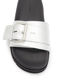 AllSaints ELLIE STUD - Sandalias planas - metallic silver