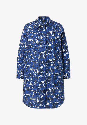 Blå og hvidt mønstret skjortekjole med krave, knapper foran og lange ærmer. Fremstillet i letvægtstof med løs pasform.