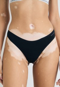 Calvin Klein Underwear THONG 3 PACK IDEAL COTTON - Stringid - black/juneberry/grey heather