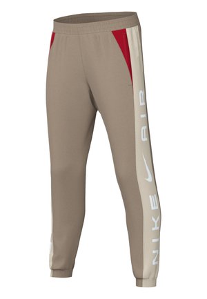 Nike Sportswear, AIR PANT UNISEX - Pantalones deportivos - khaki/light orewood brown/university red