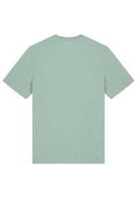 T-shirt vert menthe à manches courtes en tissu doux ; col rond simple ; texture lisse ; sans logos ni motifs visibles.