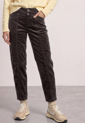 Street One, CASUAL-FIT BARREL-LEG CORDUROY PANTS - Pantalon classique - black coffee