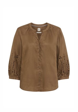 Blusa in lino marrone con apertura frontale con bottoni, scollo rotondo, maniche a tre quarti e dettagli di ricamo a occhielli sulle maniche.