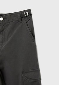 Stradivarius ADJUSTABLE WAIST - Hlačami s stranskimi žepi - dark grey