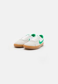 Nike SB HERITAGE VULC UNISEX - Matalavartiset tennarit - summit white/lucky green/white/light brown