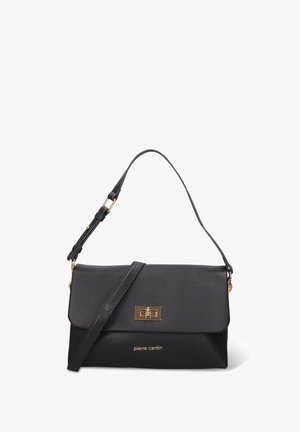 Sac à main en cuir noir texturé avec bandoulière réglable, fermoir à tour doré et logo "pierre cardin" à l'avant.