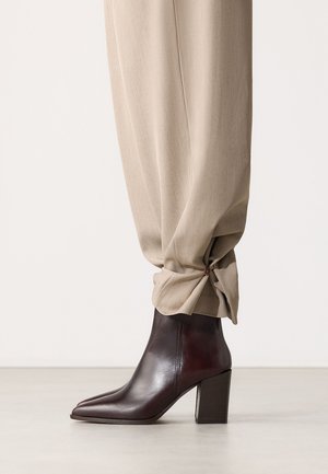 sacha, High Heel Stiefelette - brown