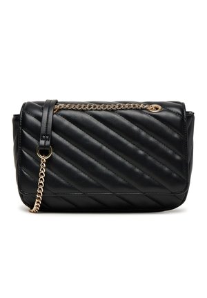 Zwarte doorgestikte leren crossbody tas met diagonale stiksels en een gouden metalen kettingriem.