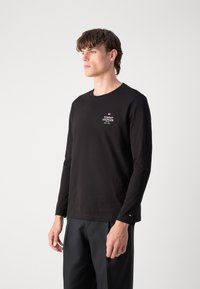 Tommy Hilfiger STACK TEE - Maglietta a manica lunga - black