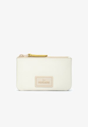 Petit porte-monnaie rectangulaire en cuir crème avec étiquette beige Pikolinos et fermeture éclair supérieure avec accents jaunes.