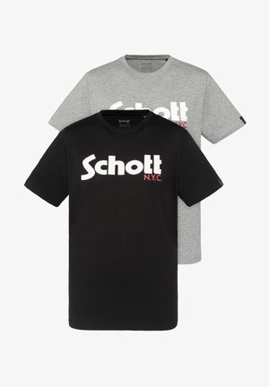 Dos camisetas de manga corta presentadas juntas: una negra y otra gris. Cada una tiene un gran logo "Schott N.Y.C." en blanco y rojo.