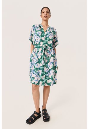 Soaked in Luxury AROWE SS - Vestido informal - green diffuse print