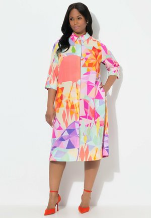 Ulla Popken FLAMINGO PRINT 3/4 SLEEVE BUTTON DOWN - Blousejurk - lavender