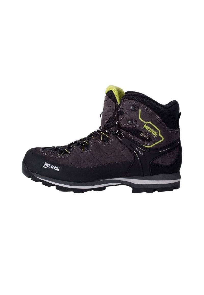 Scarpa da trekking nera e grigia con una tomaia texturizzata, dettagli verdi e punta rinforzata. Presenta un sistema di allacciatura e una suola robusta per la trazione.