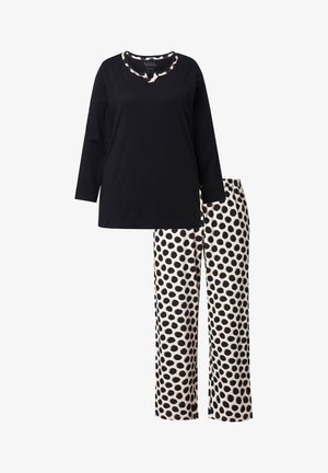 Top negro de manga larga con escote estampado contrastante combinado con pantalones crema con grandes lunares negros. Tela suave, ajuste relajado.