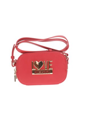 Borsa a tracolla in ecopelle rossa con logo "LOVE MOSCHINO" in tono oro sulla parte anteriore, caratterizzata da un design snello e una tracolla regolabile.