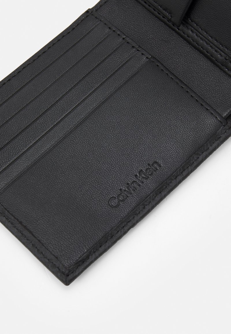 Herren Geldbörsen | Calvin Klein ZIG ZAG BIFOLD COIN Geldbörse black/schwarz - XV81561 Herren Geldbörsen | Calvin Klein ZIG ZAG BIFOLD COIN Geldbörse black/schwarz - XV81561