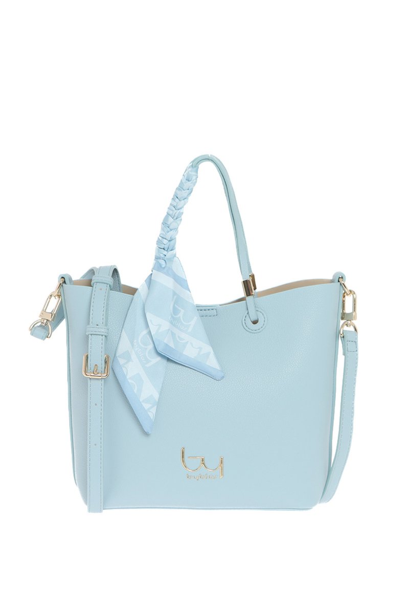 Borsa tote in pelle azzurro chiaro con manico intrecciato e una sciarpa decorativa azzurro chiaro. Presenta dettagli in oro e una texture liscia.