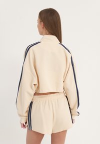 Even&Odd Majica s kapuljačom i patentnim zatvaračem - off-white/dark blue