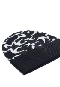 Beanie lavorata a maglia con un motivo astratto in bianco e nero e bordo a coste. Realizzata in tessuto morbido e caldo con una vestibilità aderente.