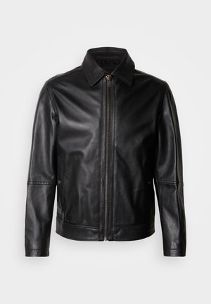 Fekete bőr dzseki hegyes gallérral, elülső cipzáras záródással és oldalzsebekkel. Simább textúrájú és szabott szabású.