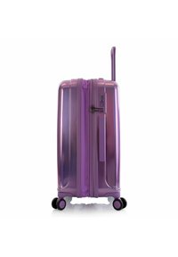 Valise rigide violette avec une finition brillante, poignée rétractable et quatre roues. Comprend un verrou à combinaison et une surface texturée.