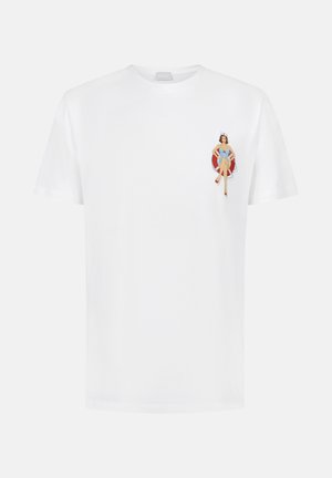 Witte katoenen t-shirt met een geborduurde afbeelding van een vrouw in badpak met een reddingsboei, geplaatst op de linkerborst.