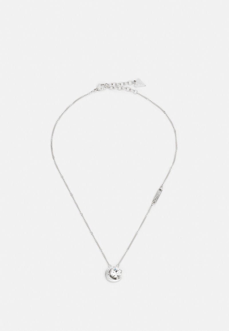 Zilveren halsketting met een ronde hanger met een heldere steen, een verfijnde ketting en een verstelbare sluiting met een kleine driehoekige accent.