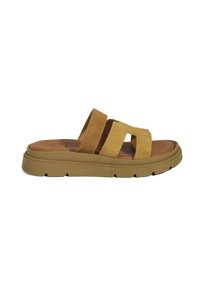 Bruine suède slider sandalen met twee brede banden en een dikke, gestructureerde zool. Heeft een gladde binnenvoering en een ronde voorkant.