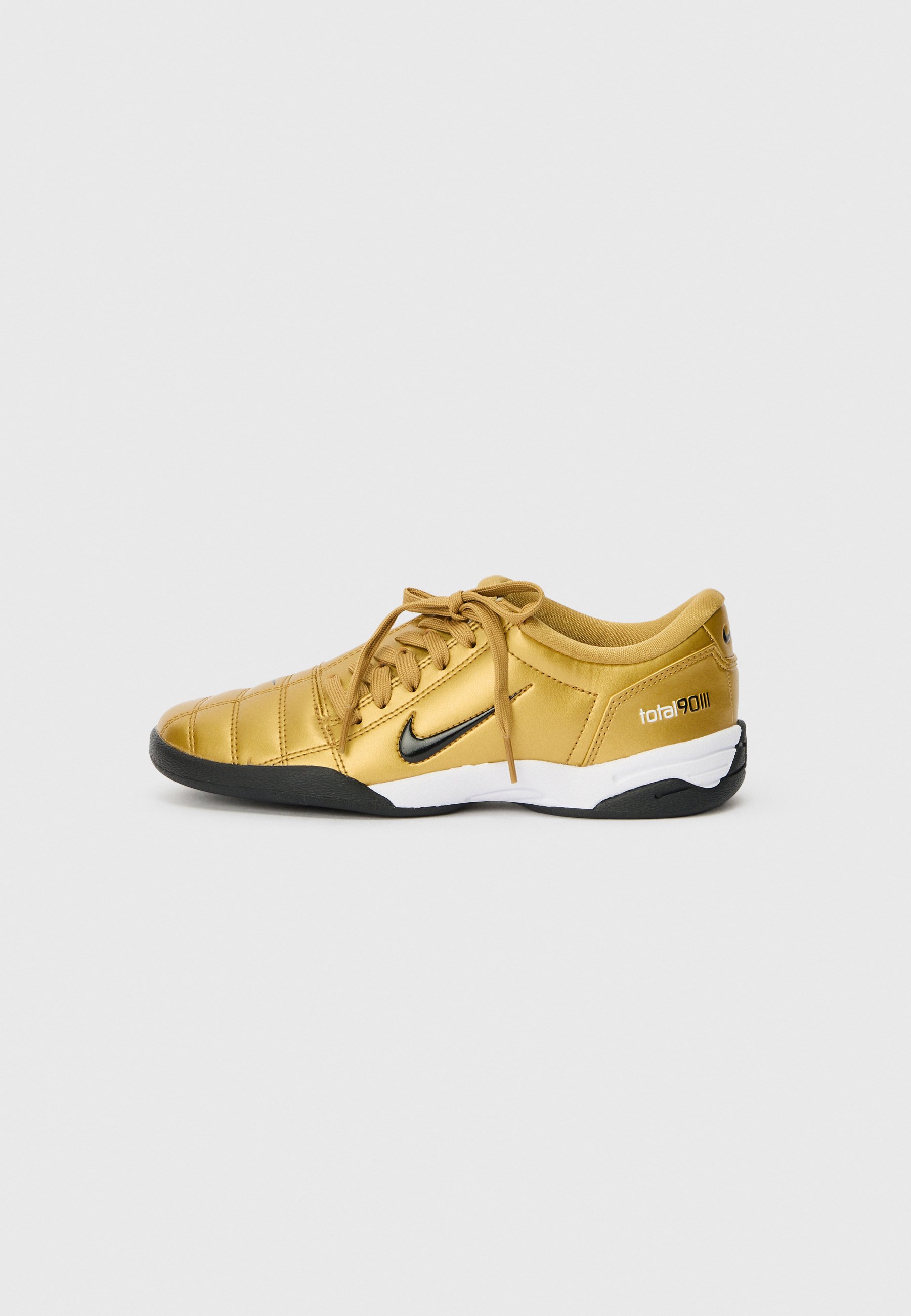 靴 NIKET90MULESPKHAKIUNIVERSITY GOLD-FUSION Nike Sportswear T90 - Trainers - gold-coloured/white/black/gold