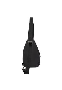 Borsa a tracolla nera realizzata in tessuto liscio, caratterizzata da un design piatto, una tracolla regolabile con testo in rilievo e una tasca laterale con zip.