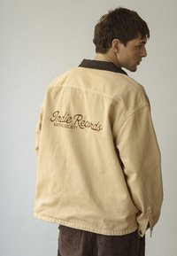 Kaotiko UNISEX - Leichte Jacke - camel