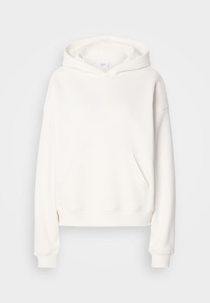 Witte hoodie gemaakt van zacht materiaal, met een voorzak en ribgebreide manchetten, in een comfortabele pasvorm en een minimalistisch ontwerp.
